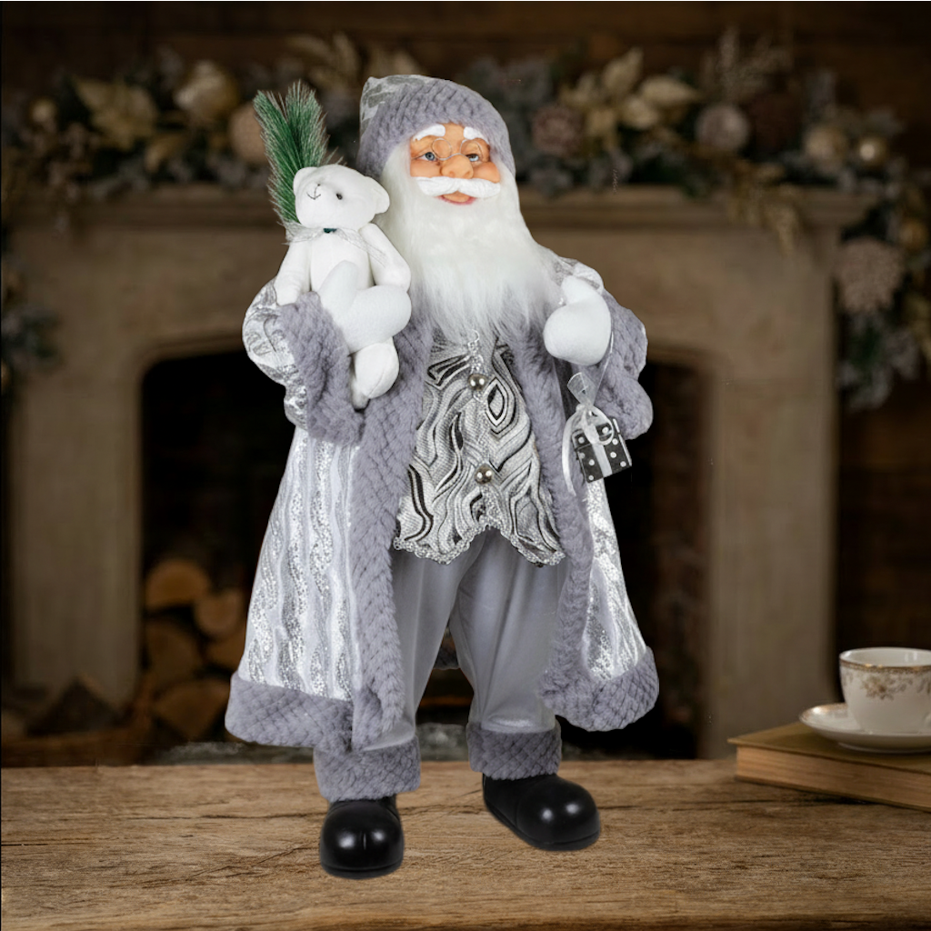 Weihnachtsmann Figur 80 cm – Stehender Santa in Silber mit Geschenk