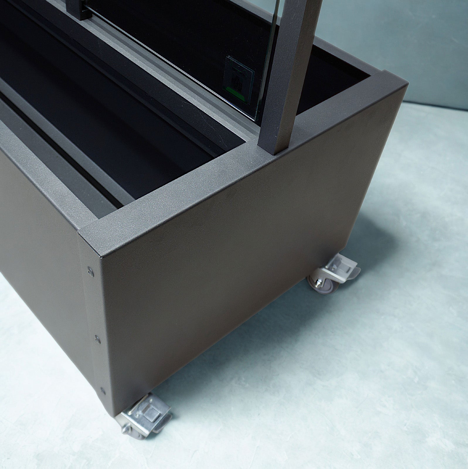 Mobiler Windschutz mit Pflanzkasten 150cm Sicherheitsglas Made in Germany